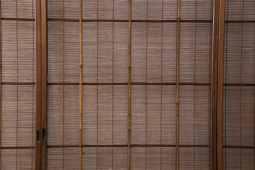 簾戸4枚をリペア&カスタム!設置場所に合わせてリサイズ。取っ手を取り付け。現状に近しい色味に着色し仕上げ。(引き戸、夏戸、建具)