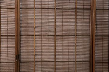 簾戸4枚をリペア&カスタム!設置場所に合わせてリサイズ。取っ手を取り付け。現状に近しい色味に着色し仕上げ。(引き戸、夏戸、建具)