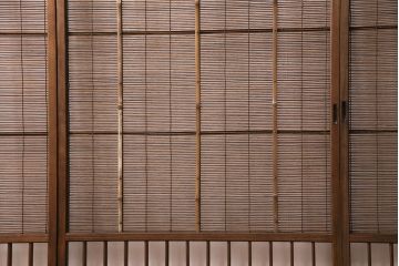 簾戸4枚をリペア&カスタム!設置場所に合わせてリサイズ。取っ手を取り付け。現状に近しい色味に着色し仕上げ。(引き戸、夏戸、建具)