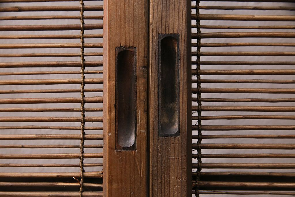 簾戸4枚をリペア&カスタム!設置場所に合わせてリサイズ。取っ手を取り付け。現状に近しい色味に着色し仕上げ。(引き戸、夏戸、建具)