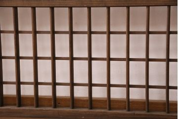 簾戸4枚をリペア&カスタム!設置場所に合わせてリサイズ。取っ手を取り付け。現状に近しい色味に着色し仕上げ。(引き戸、夏戸、建具)