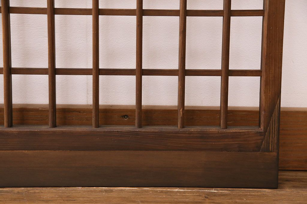 簾戸4枚をリペア&カスタム!設置場所に合わせてリサイズ。取っ手を取り付け。現状に近しい色味に着色し仕上げ。(引き戸、夏戸、建具)