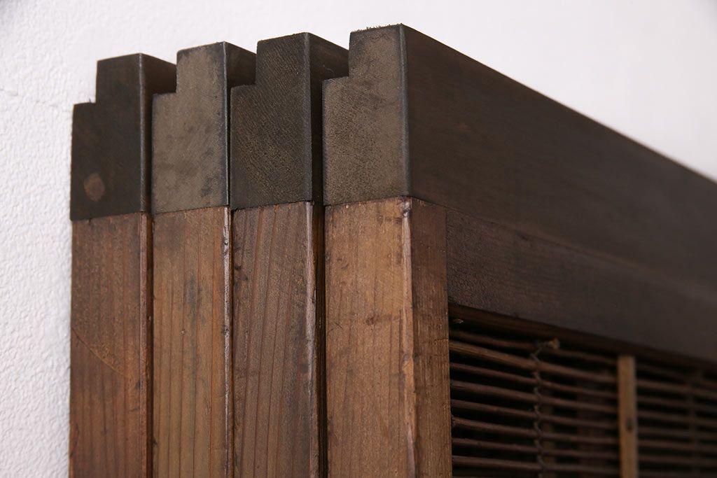 簾戸4枚をリペア&カスタム!設置場所に合わせてリサイズ。取っ手を取り付け。現状に近しい色味に着色し仕上げ。(引き戸、夏戸、建具)