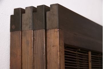簾戸4枚をリペア&カスタム!設置場所に合わせてリサイズ。取っ手を取り付け。現状に近しい色味に着色し仕上げ。(引き戸、夏戸、建具)