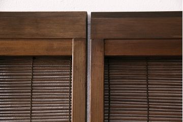 簾戸4枚をリペア&カスタム!設置場所に合わせてリサイズ。取っ手を取り付け。現状に近しい色味に着色し仕上げ。(引き戸、夏戸、建具)