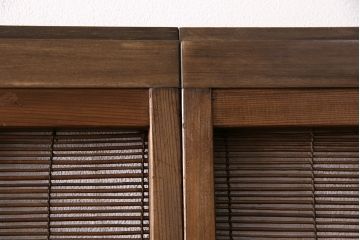 簾戸4枚をリペア&カスタム!設置場所に合わせてリサイズ。取っ手を取り付け。現状に近しい色味に着色し仕上げ。(引き戸、夏戸、建具)