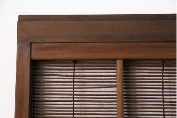 簾戸4枚をリペア&カスタム!設置場所に合わせてリサイズ。取っ手を取り付け。現状に近しい色味に着色し仕上げ。(引き戸、夏戸、建具)