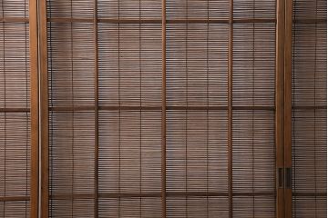 簾戸4枚をリペア&カスタム!設置場所に合わせてリサイズ。取っ手を取り付け。現状に近しい色味に着色し仕上げ。(引き戸、夏戸、建具)