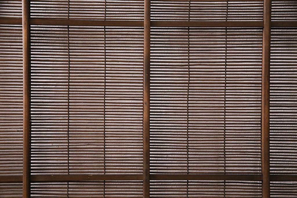 簾戸4枚をリペア&カスタム!設置場所に合わせてリサイズ。取っ手を取り付け。現状に近しい色味に着色し仕上げ。(引き戸、夏戸、建具)