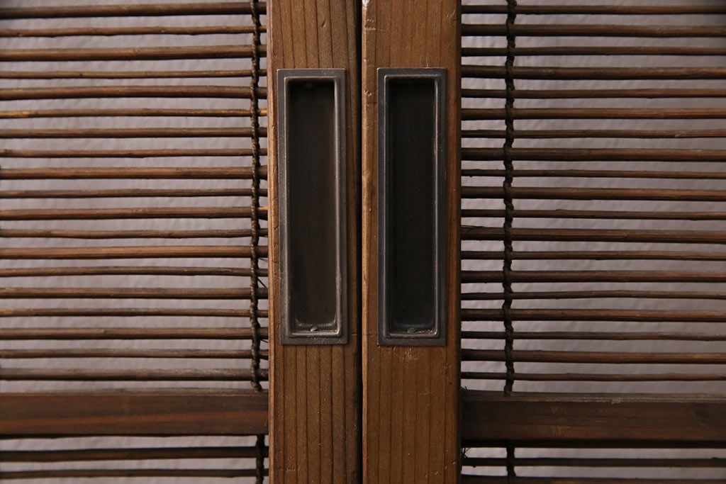 簾戸4枚をリペア&カスタム!設置場所に合わせてリサイズ。取っ手を取り付け。現状に近しい色味に着色し仕上げ。(引き戸、夏戸、建具)