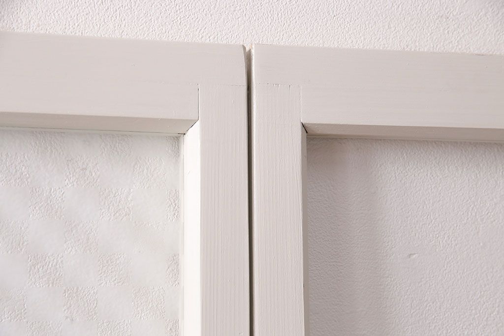 ガラス戸2枚をリペア&カスタム!設置場所に合わせてリサイズ。クリアガラス、市松模様ガラスを組み入れ。アンティークホワイトのペイント仕上げ。(引き戸、建具)