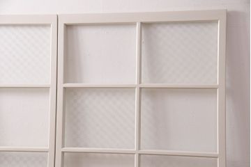 ガラス戸2枚をリペア&カスタム!設置場所に合わせてリサイズ。クリアガラス、市松模様ガラスを組み入れ。アンティークホワイトのペイント仕上げ。(引き戸、建具)