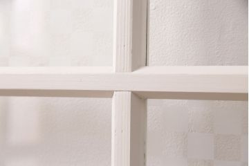 ガラス戸2枚をリペア&カスタム!設置場所に合わせてリサイズ。クリアガラス、市松模様ガラスを組み入れ。アンティークホワイトのペイント仕上げ。(引き戸、建具)