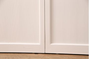 ガラス戸2枚をリペア&カスタム!設置場所に合わせてリサイズ。クリアガラス、市松模様ガラスを組み入れ。アンティークホワイトのペイント仕上げ。(引き戸、建具)