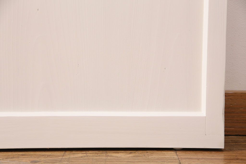 ガラス戸2枚をリペア&カスタム!設置場所に合わせてリサイズ。クリアガラス、市松模様ガラスを組み入れ。アンティークホワイトのペイント仕上げ。(引き戸、建具)