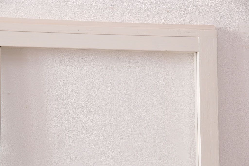 ガラス戸2枚をリペア&カスタム!設置場所に合わせてリサイズ。クリアガラス、市松模様ガラスを組み入れ。アンティークホワイトのペイント仕上げ。(引き戸、建具)