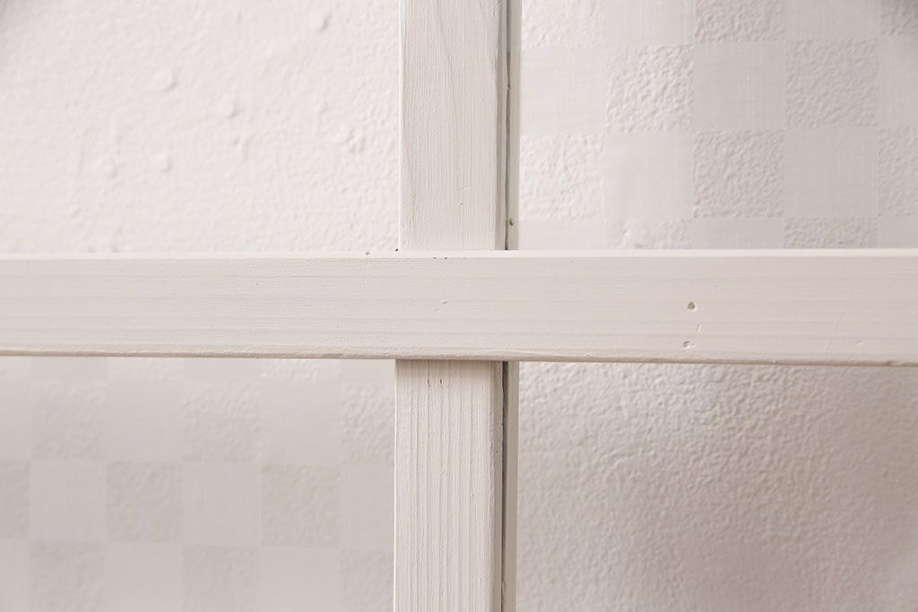 ガラス戸2枚をリペア&カスタム!設置場所に合わせてリサイズ。クリアガラス、市松模様ガラスを組み入れ。アンティークホワイトのペイント仕上げ。(引き戸、建具)