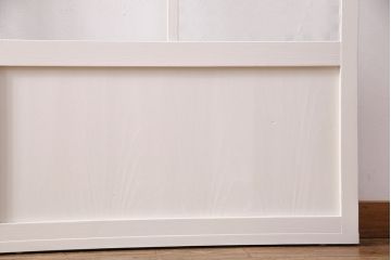 ガラス戸2枚をリペア&カスタム!設置場所に合わせてリサイズ。クリアガラス、市松模様ガラスを組み入れ。アンティークホワイトのペイント仕上げ。(引き戸、建具)