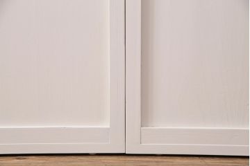 ガラス戸2枚をリペア&カスタム!設置場所に合わせてリサイズ。クリアガラス、市松模様ガラスを組み入れ。アンティークホワイトのペイント仕上げ。(引き戸、建具)