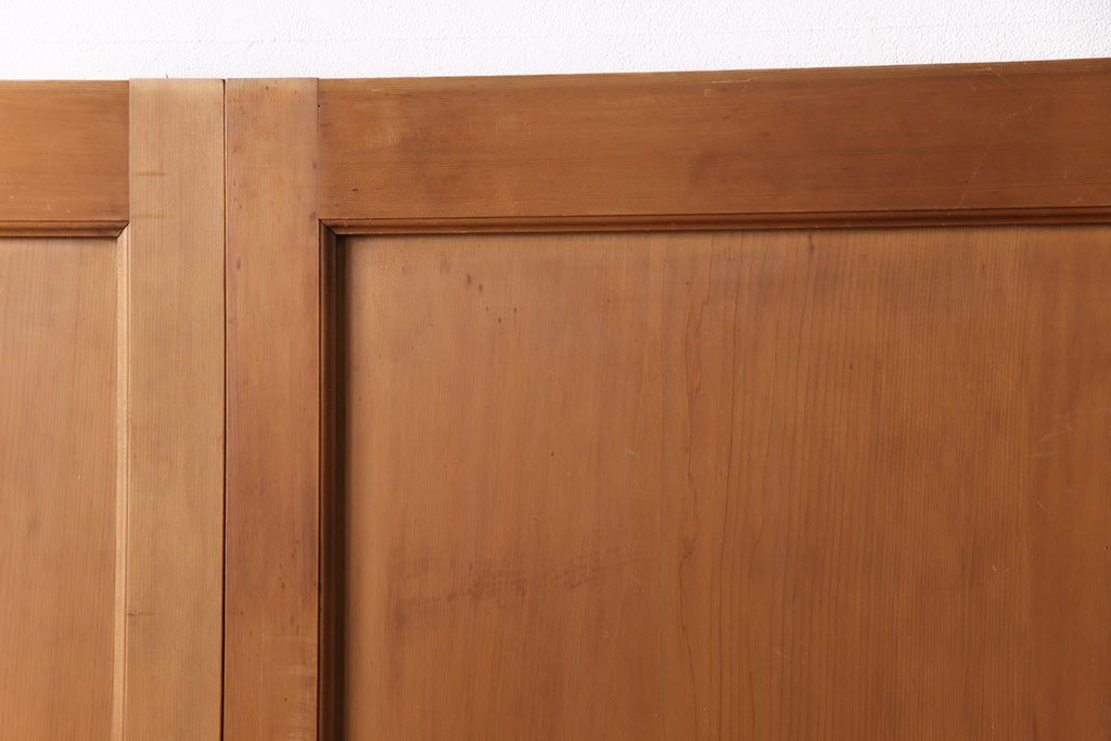 大正昭和初期の板戸4枚をリペア&カスタム!設置場所に合わせてリサイズ。戸車を取り付け。加工箇所のみ現状に近しい色味に着色し仕上げ。(引き戸、建具)