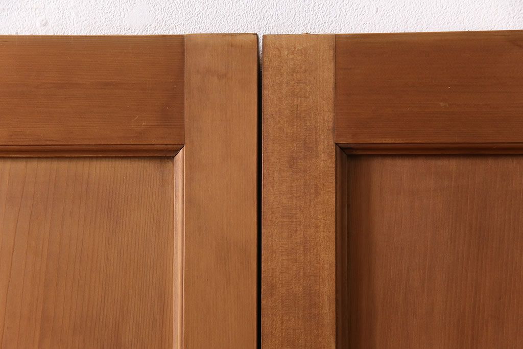 大正昭和初期の板戸4枚をリペア&カスタム!設置場所に合わせてリサイズ。戸車を取り付け。加工箇所のみ現状に近しい色味に着色し仕上げ。(引き戸、建具)