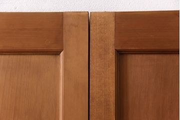 大正昭和初期の板戸4枚をリペア&カスタム!設置場所に合わせてリサイズ。戸車を取り付け。加工箇所のみ現状に近しい色味に着色し仕上げ。(引き戸、建具)