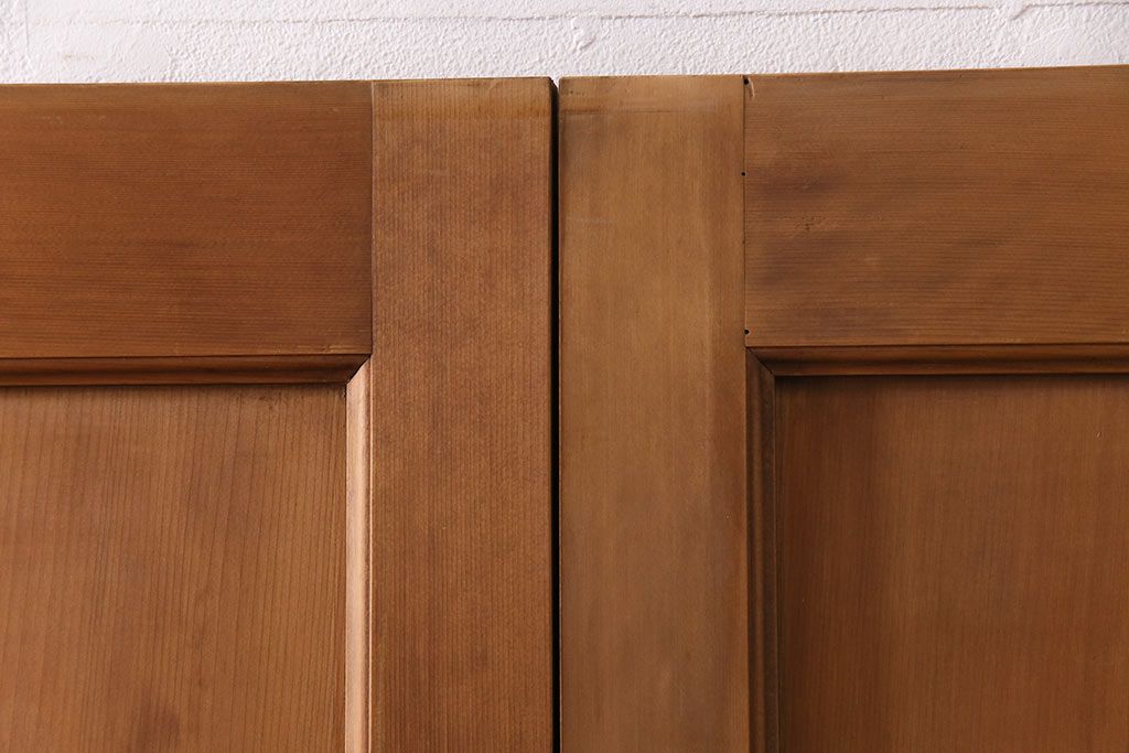 大正昭和初期の板戸4枚をリペア&カスタム!設置場所に合わせてリサイズ。戸車を取り付け。加工箇所のみ現状に近しい色味に着色し仕上げ。(引き戸、建具)