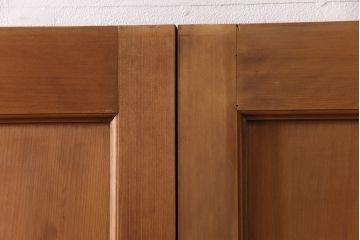 大正昭和初期の板戸4枚をリペア&カスタム!設置場所に合わせてリサイズ。戸車を取り付け。加工箇所のみ現状に近しい色味に着色し仕上げ。(引き戸、建具)