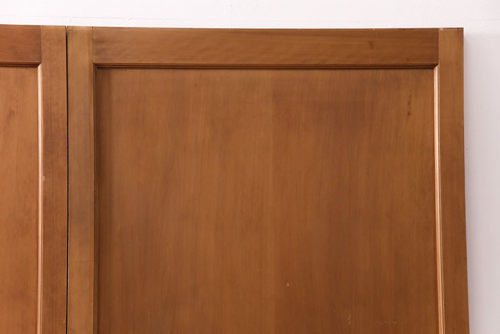 大正昭和初期の板戸4枚をリペア&カスタム!設置場所に合わせてリサイズ。戸車を取り付け。加工箇所のみ現状に近しい色味に着色し仕上げ。(引き戸、建具)