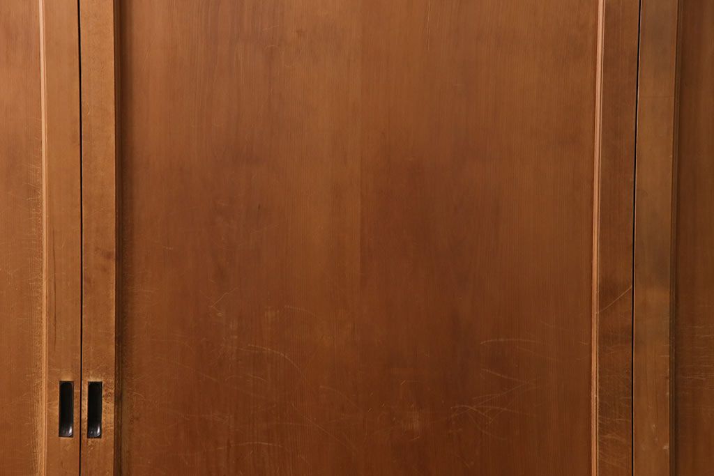 大正昭和初期の板戸4枚をリペア&カスタム!設置場所に合わせてリサイズ。戸車を取り付け。加工箇所のみ現状に近しい色味に着色し仕上げ。(引き戸、建具)