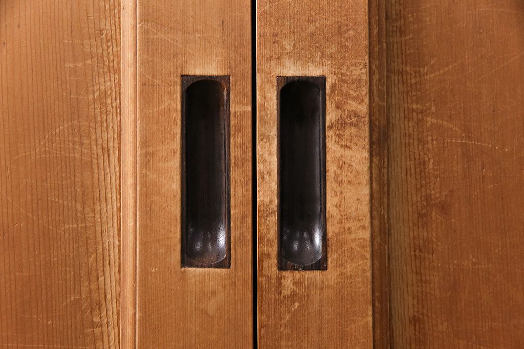 大正昭和初期の板戸4枚をリペア&カスタム!設置場所に合わせてリサイズ。戸車を取り付け。加工箇所のみ現状に近しい色味に着色し仕上げ。(引き戸、建具)