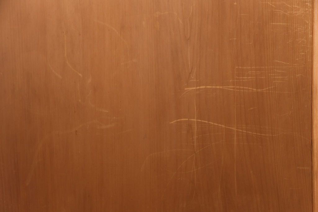 大正昭和初期の板戸4枚をリペア&カスタム!設置場所に合わせてリサイズ。戸車を取り付け。加工箇所のみ現状に近しい色味に着色し仕上げ。(引き戸、建具)