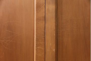 大正昭和初期の板戸4枚をリペア&カスタム!設置場所に合わせてリサイズ。戸車を取り付け。加工箇所のみ現状に近しい色味に着色し仕上げ。(引き戸、建具)