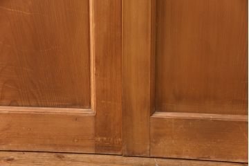 大正昭和初期の板戸4枚をリペア&カスタム!設置場所に合わせてリサイズ。戸車を取り付け。加工箇所のみ現状に近しい色味に着色し仕上げ。(引き戸、建具)