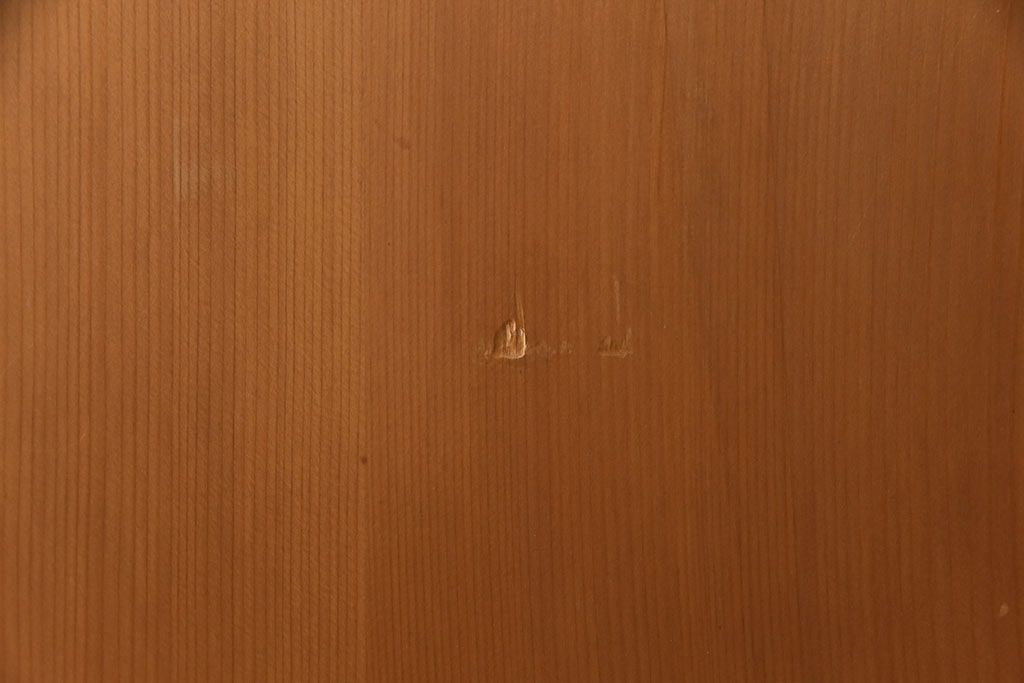 大正昭和初期の板戸4枚をリペア&カスタム!設置場所に合わせてリサイズ。戸車を取り付け。加工箇所のみ現状に近しい色味に着色し仕上げ。(引き戸、建具)