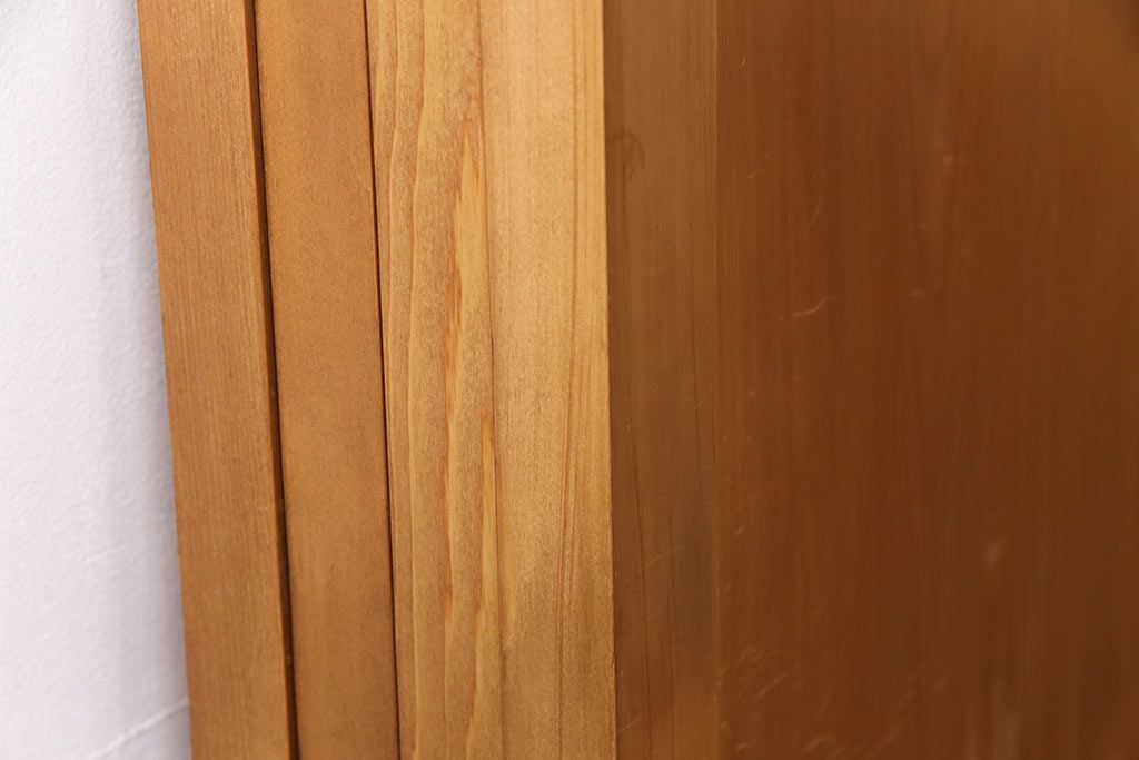 大正昭和初期の板戸4枚をリペア&カスタム!設置場所に合わせてリサイズ。戸車を取り付け。加工箇所のみ現状に近しい色味に着色し仕上げ。(引き戸、建具)