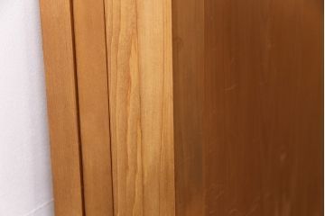 大正昭和初期の板戸4枚をリペア&カスタム!設置場所に合わせてリサイズ。戸車を取り付け。加工箇所のみ現状に近しい色味に着色し仕上げ。(引き戸、建具)