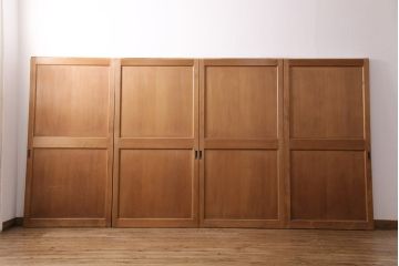 大正昭和初期の板戸4枚をリペア&カスタム!設置場所に合わせてリサイズ。戸車を取り付け。加工箇所のみ現状に近しい色味に着色し仕上げ。(引き戸、建具)