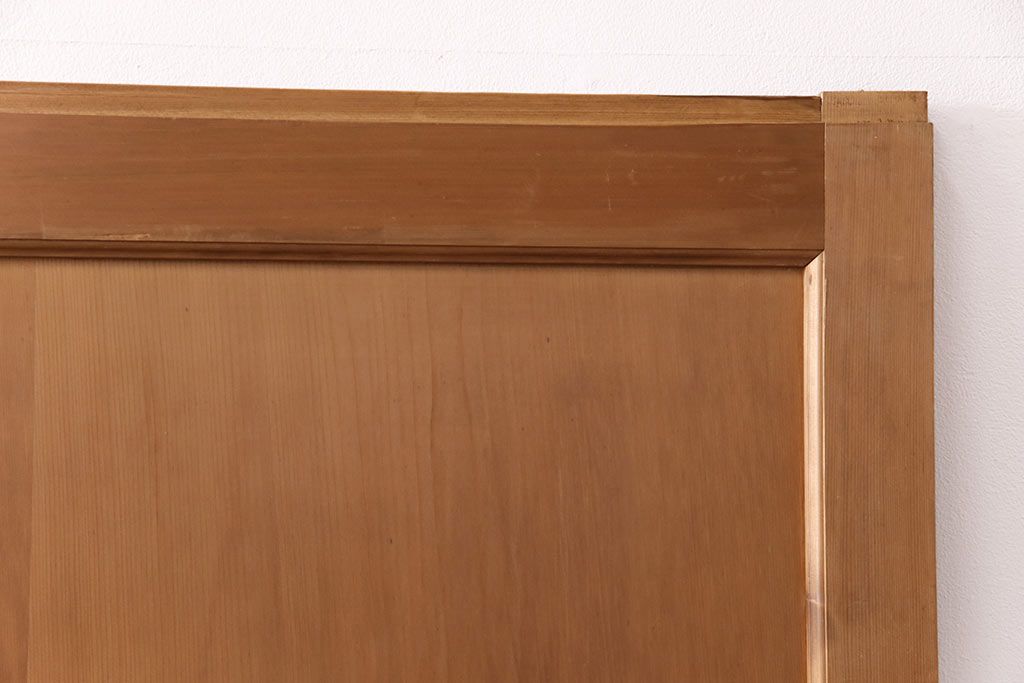 大正昭和初期の板戸4枚をリペア&カスタム!設置場所に合わせてリサイズ。戸車を取り付け。加工箇所のみ現状に近しい色味に着色し仕上げ。(引き戸、建具)