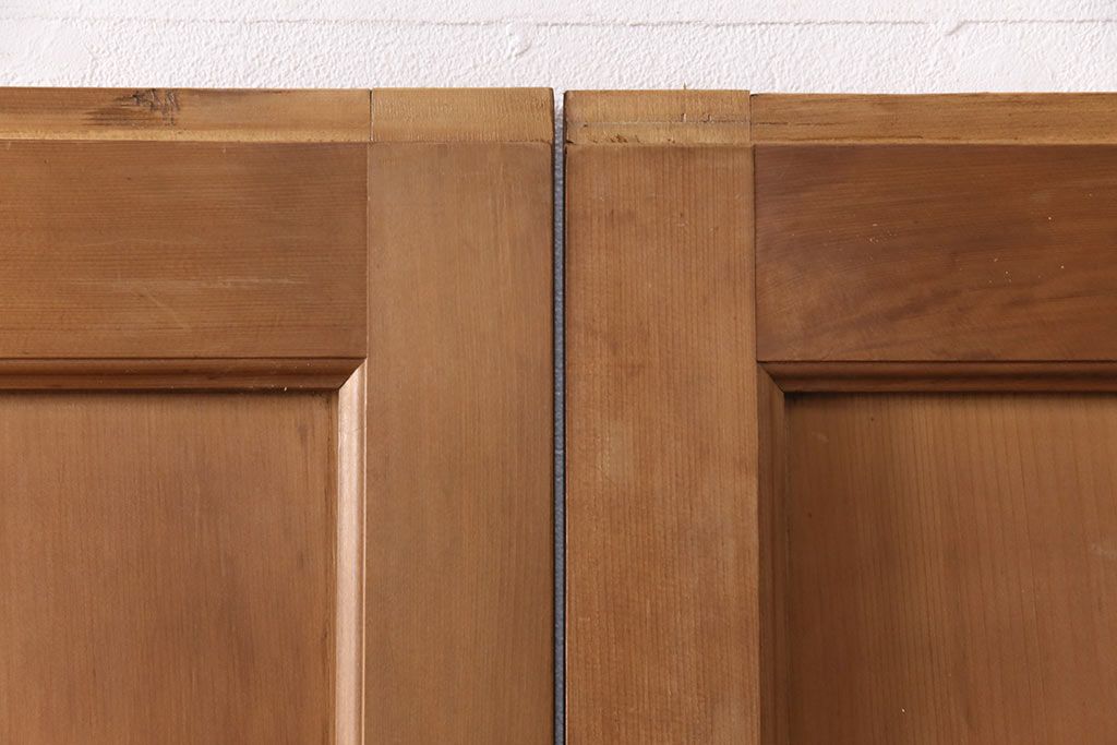 大正昭和初期の板戸4枚をリペア&カスタム!設置場所に合わせてリサイズ。戸車を取り付け。加工箇所のみ現状に近しい色味に着色し仕上げ。(引き戸、建具)