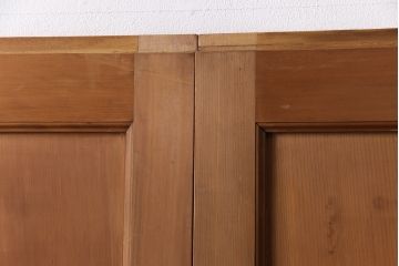 大正昭和初期の板戸4枚をリペア&カスタム!設置場所に合わせてリサイズ。戸車を取り付け。加工箇所のみ現状に近しい色味に着色し仕上げ。(引き戸、建具)