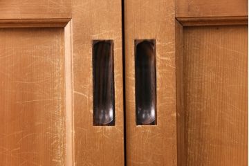 大正昭和初期の板戸4枚をリペア&カスタム!設置場所に合わせてリサイズ。戸車を取り付け。加工箇所のみ現状に近しい色味に着色し仕上げ。(引き戸、建具)