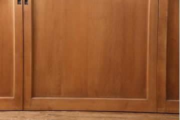 大正昭和初期の板戸4枚をリペア&カスタム!設置場所に合わせてリサイズ。戸車を取り付け。加工箇所のみ現状に近しい色味に着色し仕上げ。(引き戸、建具)