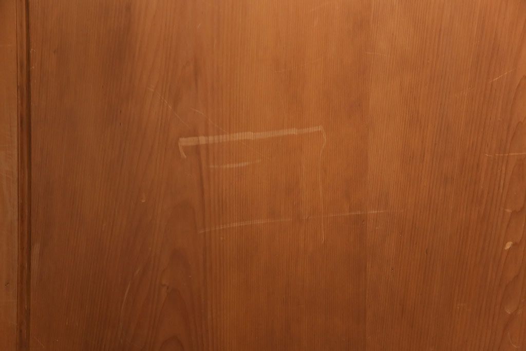 大正昭和初期の板戸4枚をリペア&カスタム!設置場所に合わせてリサイズ。戸車を取り付け。加工箇所のみ現状に近しい色味に着色し仕上げ。(引き戸、建具)