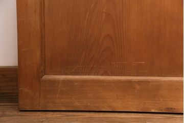 大正昭和初期の板戸4枚をリペア&カスタム!設置場所に合わせてリサイズ。戸車を取り付け。加工箇所のみ現状に近しい色味に着色し仕上げ。(引き戸、建具)