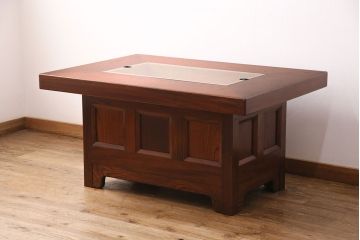 松本民芸家具のA型洋炉卓をリペア&カスタム!ショーケースとしても使用できるように付け替え可能な栗材の内箱、ガラス天板を製作。(火鉢)
