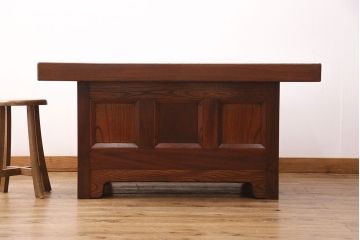 松本民芸家具のA型洋炉卓をリペア&カスタム!ショーケースとしても使用できるように付け替え可能な栗材の内箱、ガラス天板を製作。(火鉢)