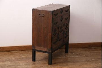 明治大正期の小箪笥をリペア&カスタム!傷んだ木部の補修。マットブラックにペイントした木製脚を取り付け。(収納箪笥、時代箪笥、チェスト)