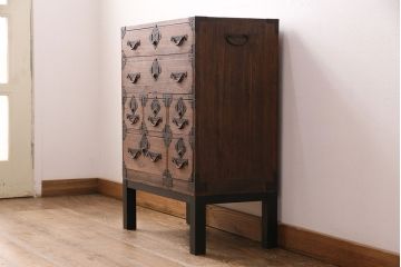 明治大正期の小箪笥をリペア&カスタム!傷んだ木部の補修。マットブラックにペイントした木製脚を取り付け。(収納箪笥、時代箪笥、チェスト)