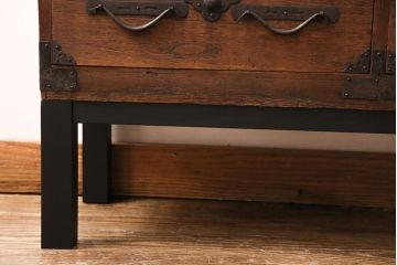 明治大正期の小箪笥をリペア&カスタム!傷んだ木部の補修。マットブラックにペイントした木製脚を取り付け。(収納箪笥、時代箪笥、チェスト)